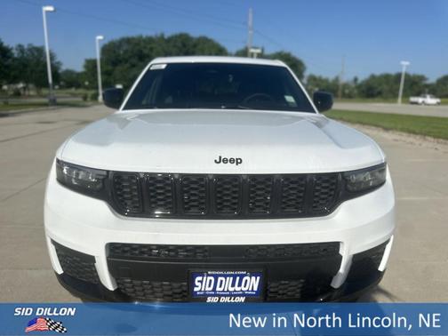 2025 Jeep Grand Cherokee Laredo