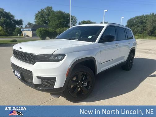 2025 Jeep Grand Cherokee Laredo