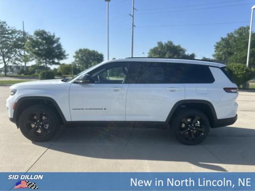 2025 Jeep Grand Cherokee Laredo
