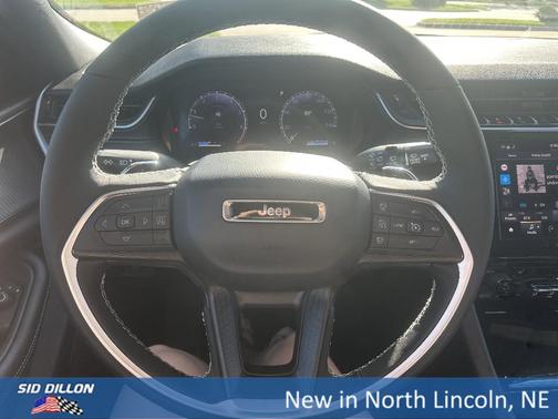 2025 Jeep Grand Cherokee Laredo