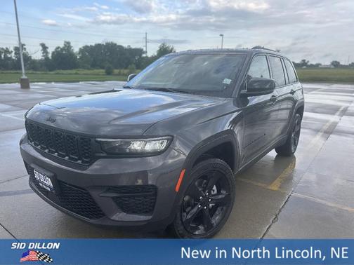 2025 Jeep Grand Cherokee Laredo
