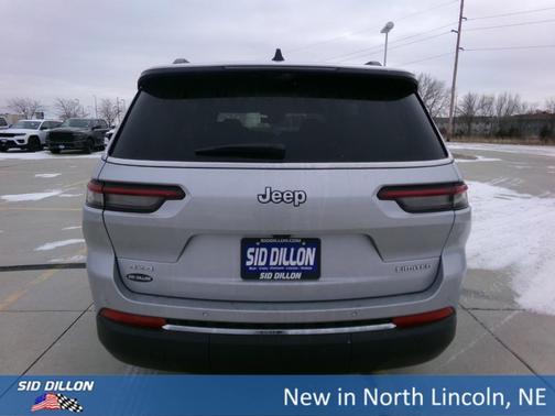 2025 Jeep Grand Cherokee Laredo
