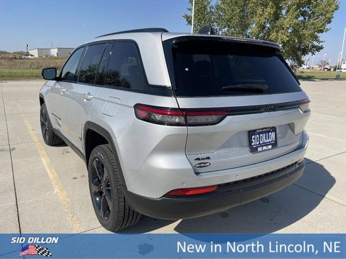 2025 Jeep Grand Cherokee Laredo