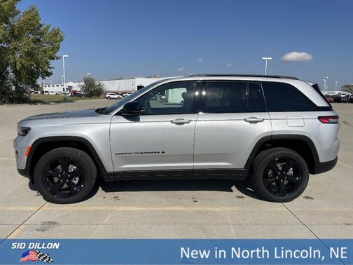 2025 Jeep Grand Cherokee Laredo