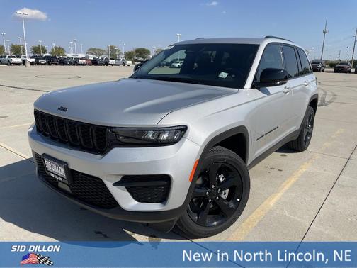 2025 Jeep Grand Cherokee Laredo