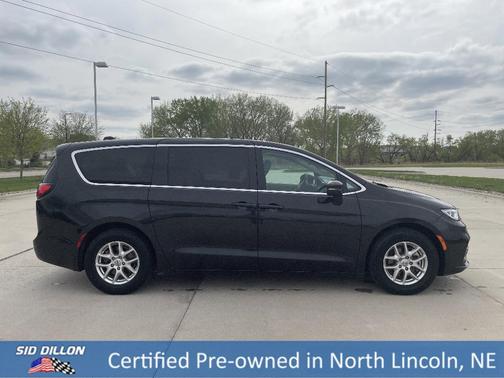 2023 Chrysler Pacifica Touring-L