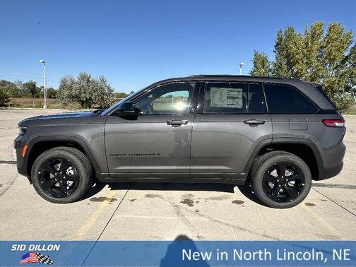 2025 Jeep Grand Cherokee Laredo