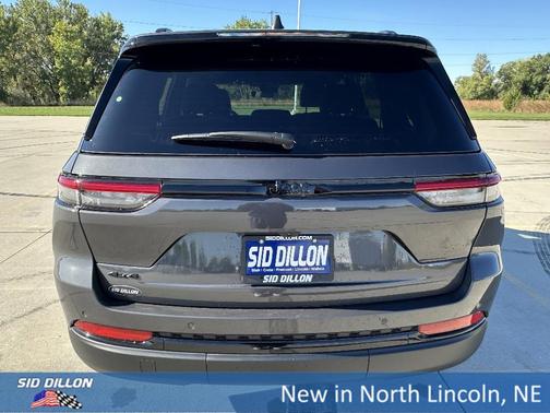 2025 Jeep Grand Cherokee Laredo