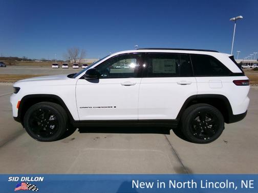 2025 Jeep Grand Cherokee Laredo