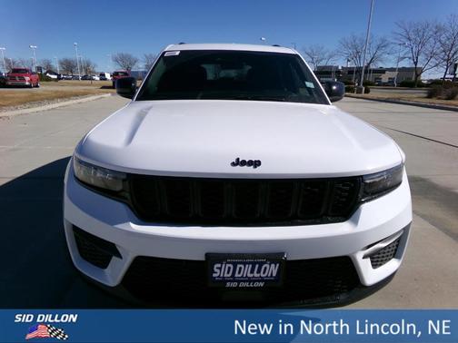 2025 Jeep Grand Cherokee Laredo