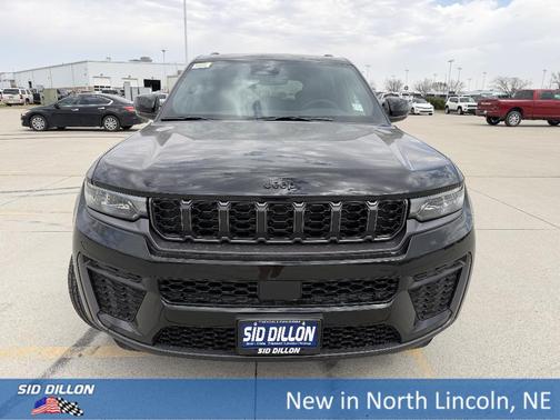 Diamond Black 2026 Jeep Grand Cherokee Laredo