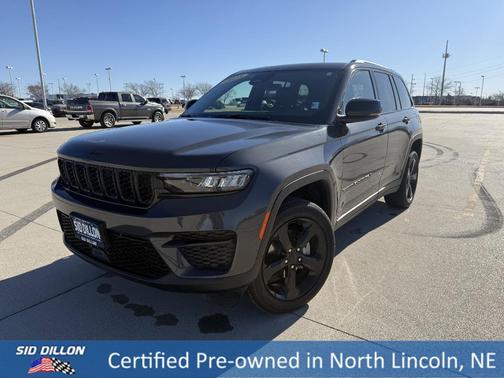 2025 Jeep Grand Cherokee Laredo