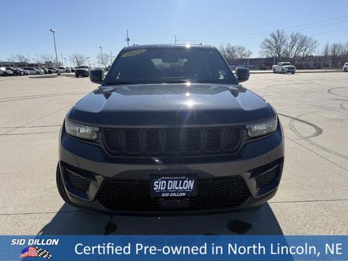 2025 Jeep Grand Cherokee Laredo