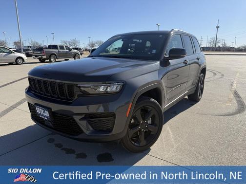 2025 Jeep Grand Cherokee Laredo