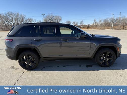 2025 Jeep Grand Cherokee Laredo