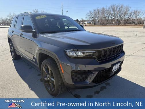 2025 Jeep Grand Cherokee Laredo
