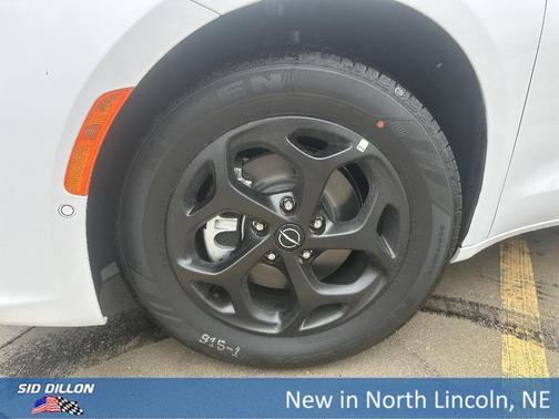2025 Chrysler Pacifica Hybrid Select