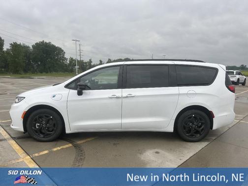 2025 Chrysler Pacifica Hybrid Select