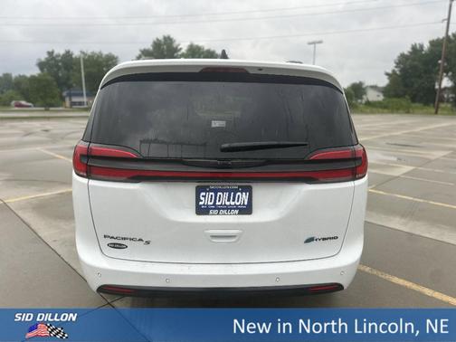 2025 Chrysler Pacifica Hybrid Select