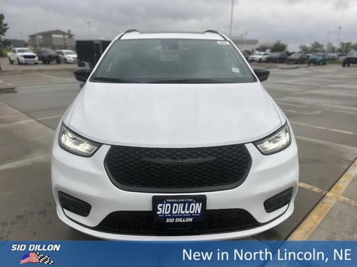2025 Chrysler Pacifica Hybrid Select