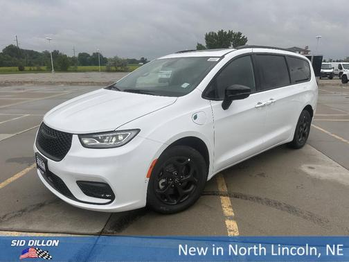 2025 Chrysler Pacifica Hybrid Select