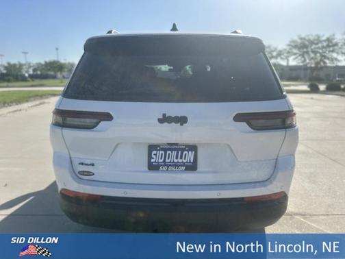 2025 Jeep Grand Cherokee Laredo