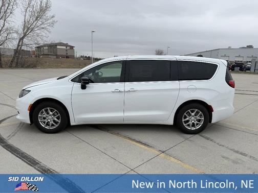 Silver Mist Clearcoat 2026 Chrysler Voyager LX