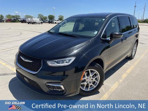 2023 Chrysler Pacifica Touring-L