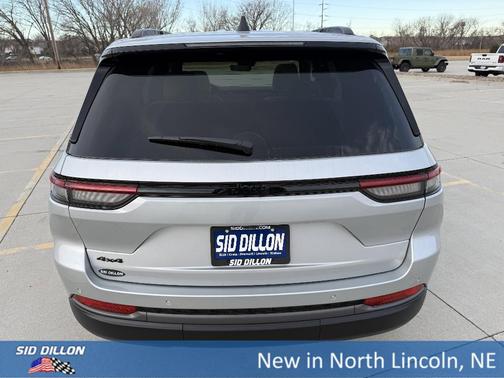 Silver Zynith 2026 Jeep Grand Cherokee Limited