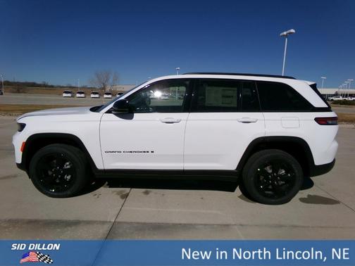 2025 Jeep Grand Cherokee Laredo
