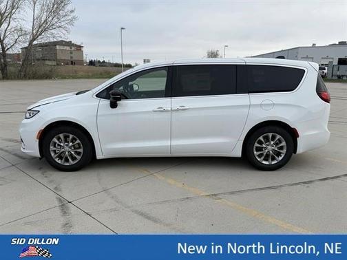Bright White Clearcoat 2026 Chrysler Pacifica Limited