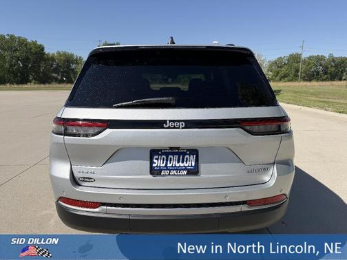 Silver Zynith 2026 Jeep Grand Cherokee Limited