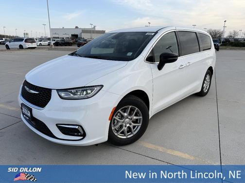 Bright White Clearcoat 2026 Chrysler Pacifica Select