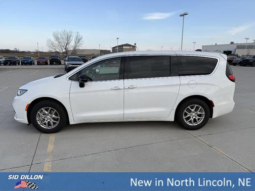 Bright White Clearcoat 2026 Chrysler Pacifica Select