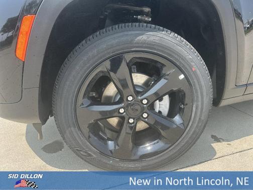 2025 Jeep Grand Cherokee Laredo
