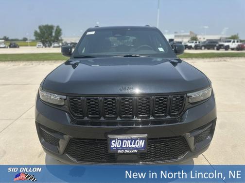 2025 Jeep Grand Cherokee Laredo
