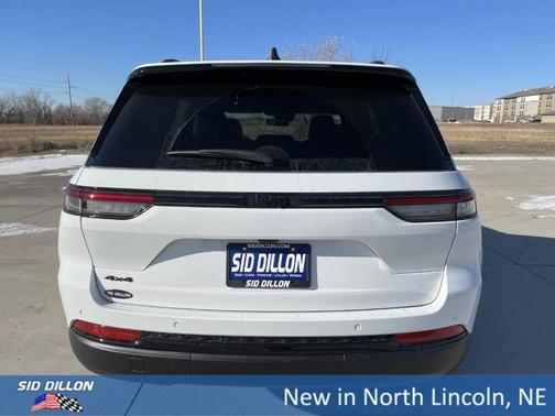 2025 Jeep Grand Cherokee Laredo