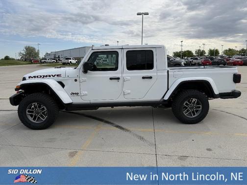 Bright White Clearcoat 2026 Jeep Gladiator Mojave