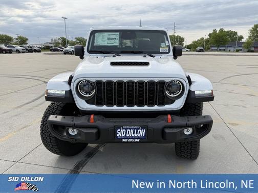 Bright White Clearcoat 2026 Jeep Gladiator Mojave