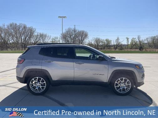 2022 Jeep Compass Latitude Lux