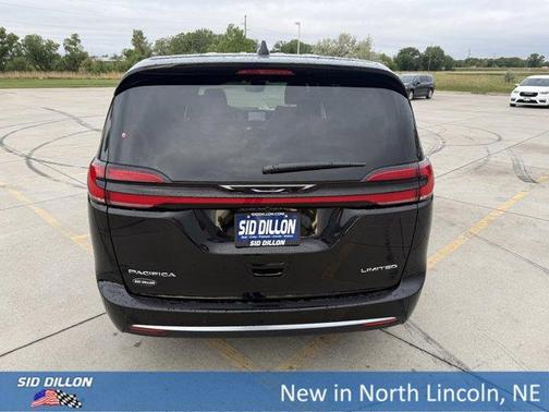 Diamond Black 2027 Chrysler Pacifica LIMITED