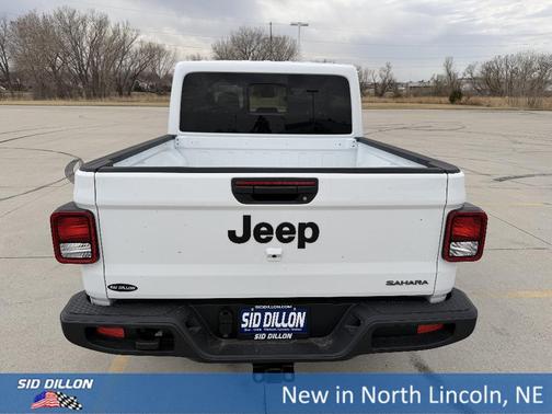 Bright White Clearcoat 2026 Jeep Gladiator Sport