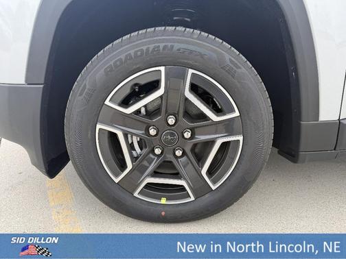 Silver Zynith Clearcoat 2026 Jeep Cherokee LAREDO/LIMITED