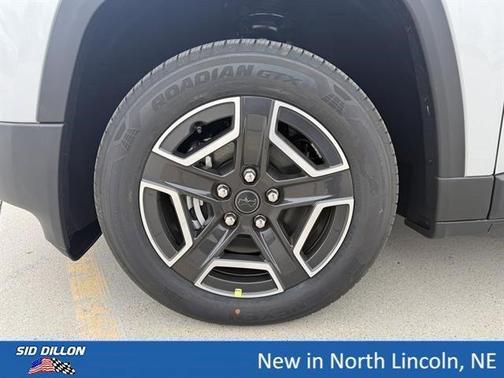 Silver Zynith Clearcoat 2026 Jeep Cherokee LAREDO/LIMITED