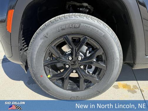 Diamond Black 2026 Jeep Grand Cherokee Laredo