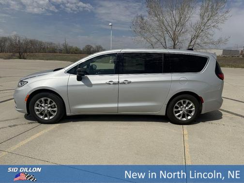 Silver Mist Clearcoat 2026 Chrysler Pacifica Limited
