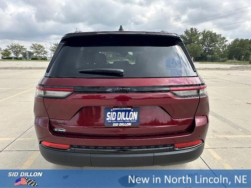 2025 Jeep Grand Cherokee Laredo