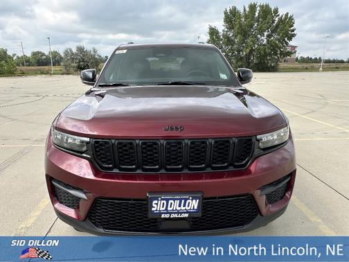 2025 Jeep Grand Cherokee Laredo