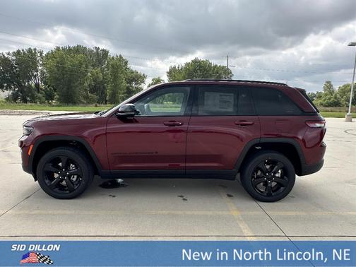 2025 Jeep Grand Cherokee Laredo