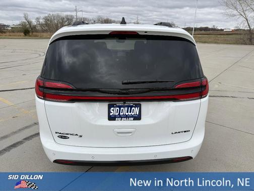 Bright White Clearcoat 2026 Chrysler Pacifica Limited